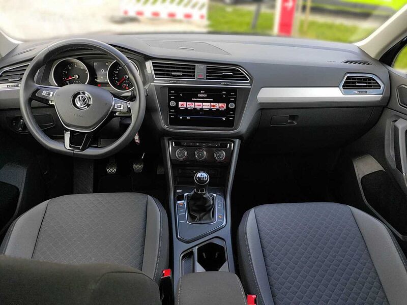 Volkswagen Tiguan Comfortline 1.5L Sitzheizung, Einparkhilfe, Klimaanlage