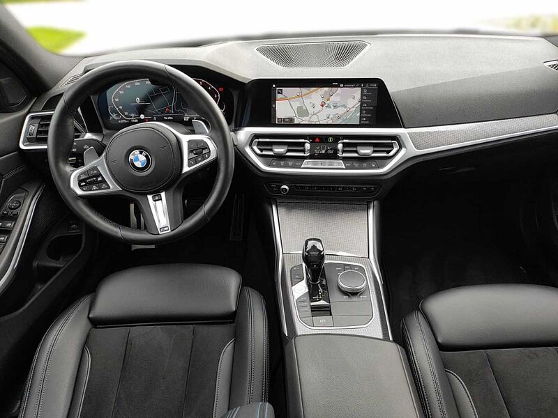 BMW 330i Touring 2.0L M-Paket, Panoramadach, Business-Paket Professional