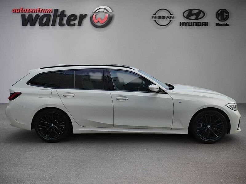 BMW 330i Touring 2.0L M-Paket, Panoramadach, Business-Paket Professional