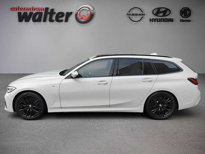 BMW 330i Touring 2.0L M-Paket, Panoramadach, Business-Paket Professional