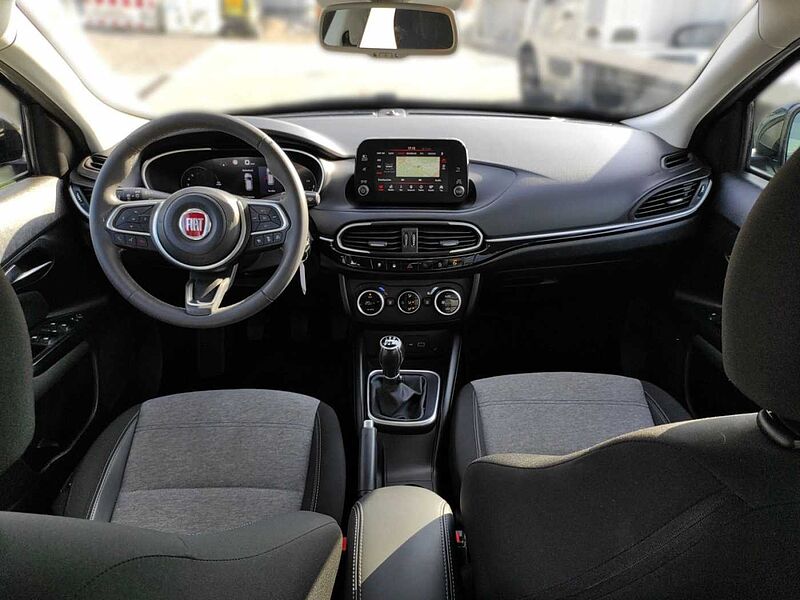 Fiat Tipo Cross 1.0L  Navigation, Sitzheizung, Rückfahrkamera