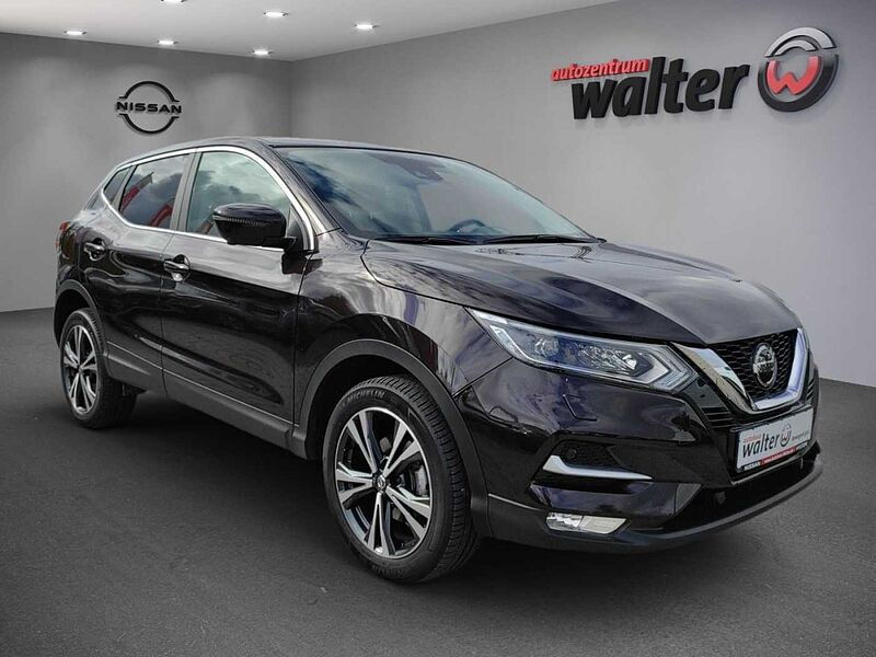 Nissan Qashqai 1.2l DIG-T - N-Connecta / LED / Navi