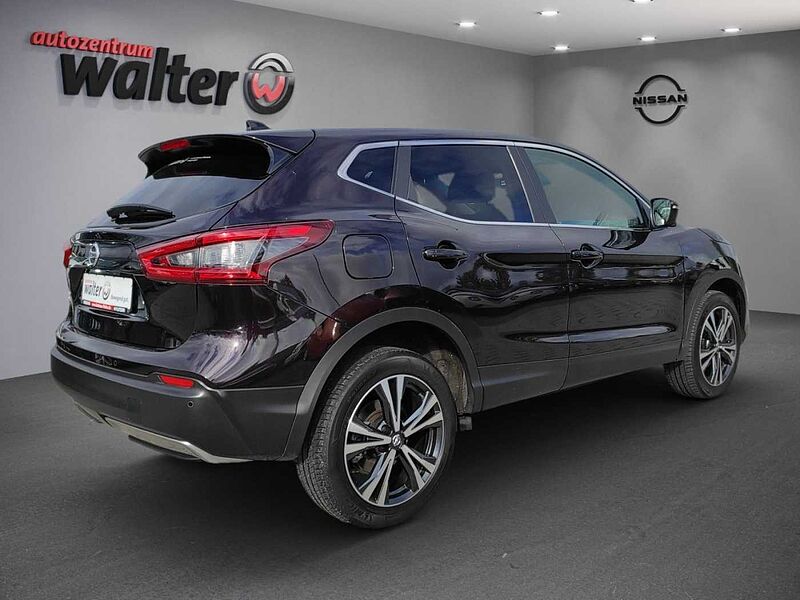 Nissan Qashqai 1.2l DIG-T - N-Connecta / LED / Navi