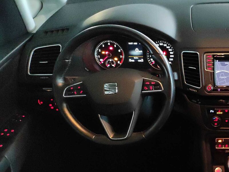 SEAT Alhambra Style Navigation, Sitzheizung, Kamera, Xenon, AHK