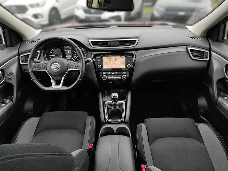 Nissan Qashqai 1.3L N-Connecta Navigation, Sitzheizung, 360°Kamer, Panoramadach