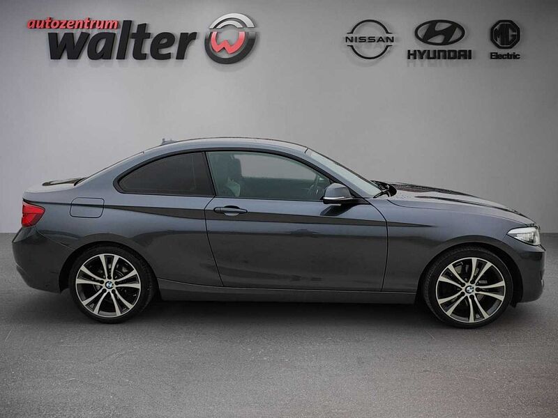 BMW 230 i Sport Line Navigation, Sitzheizung, PDC, LED, Business-Paket