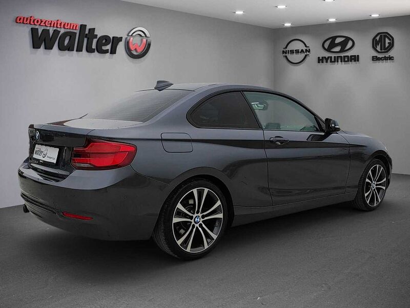 BMW 230 i Sport Line Navigation, Sitzheizung, PDC, LED, Business-Paket