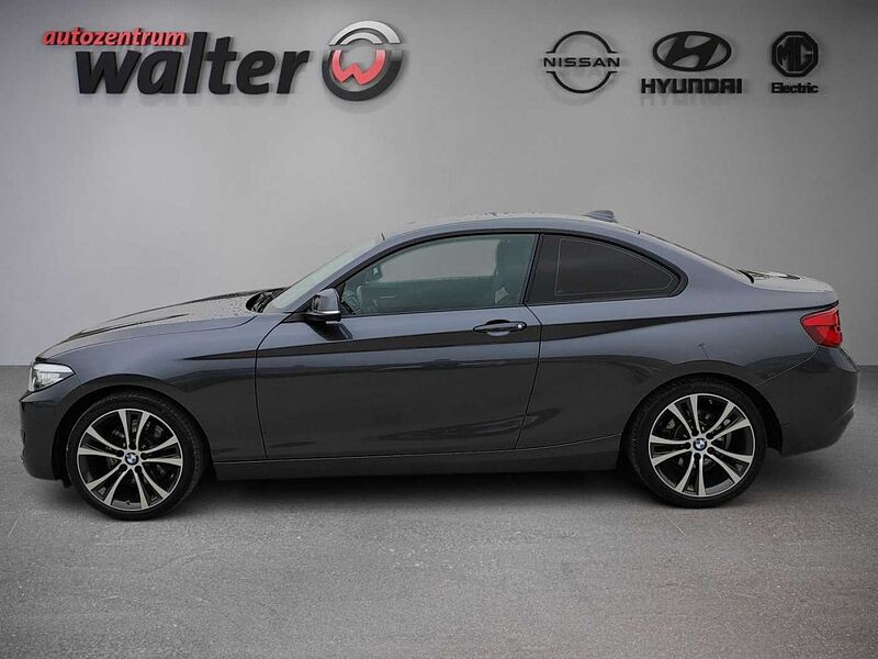 BMW 230 i Sport Line Navigation, Sitzheizung, PDC, LED, Business-Paket