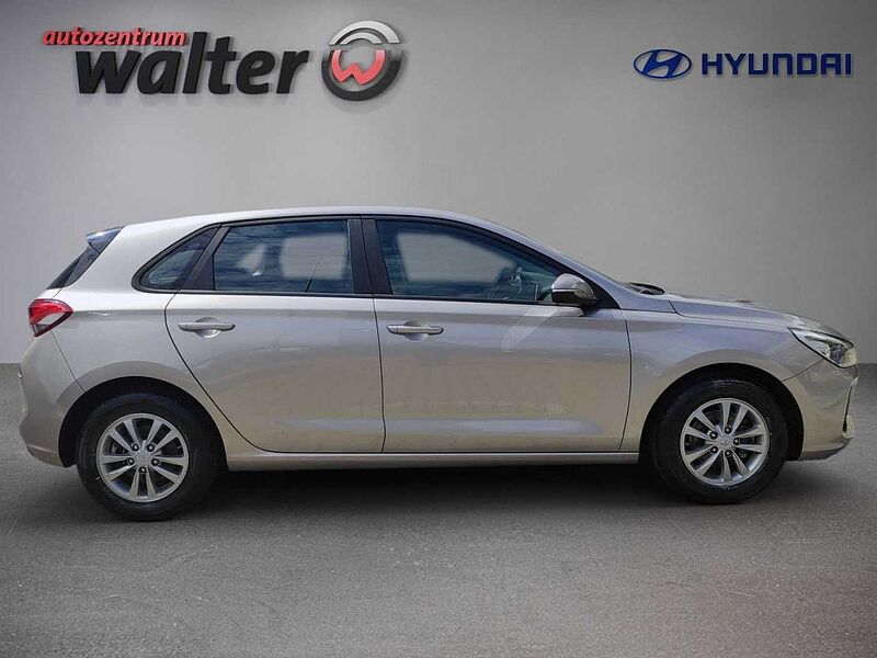 Hyundai i30 Select 1,4L Klimaanlage, USB/AUX