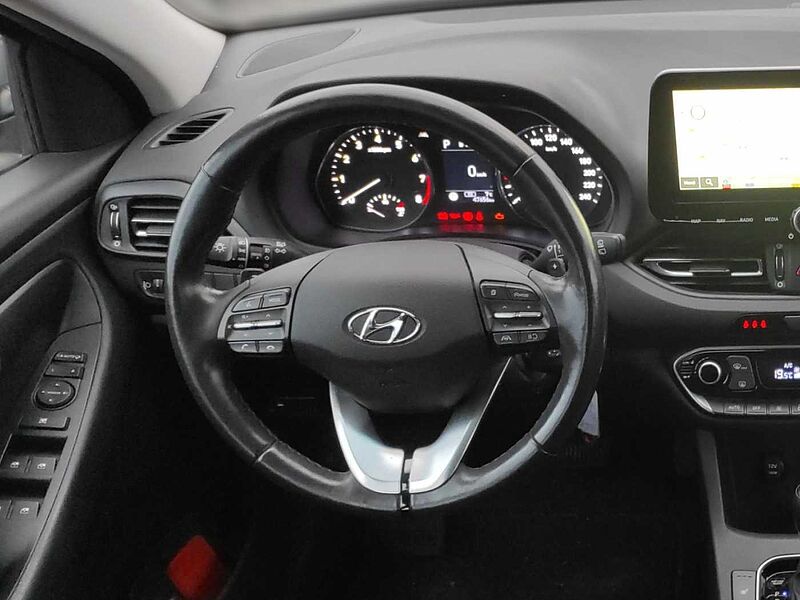 Hyundai i30 1.5l/ Trend/ Mild-Hybrid/ Einparkkamera hinten/ Navi/ beheizbares Lenkrad