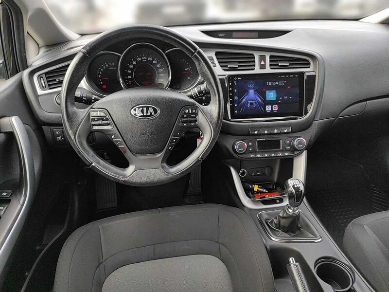 Kia cee'd 1.6 GDI FIFA World Cup Edition Sitzheizung, Klimaautomatik