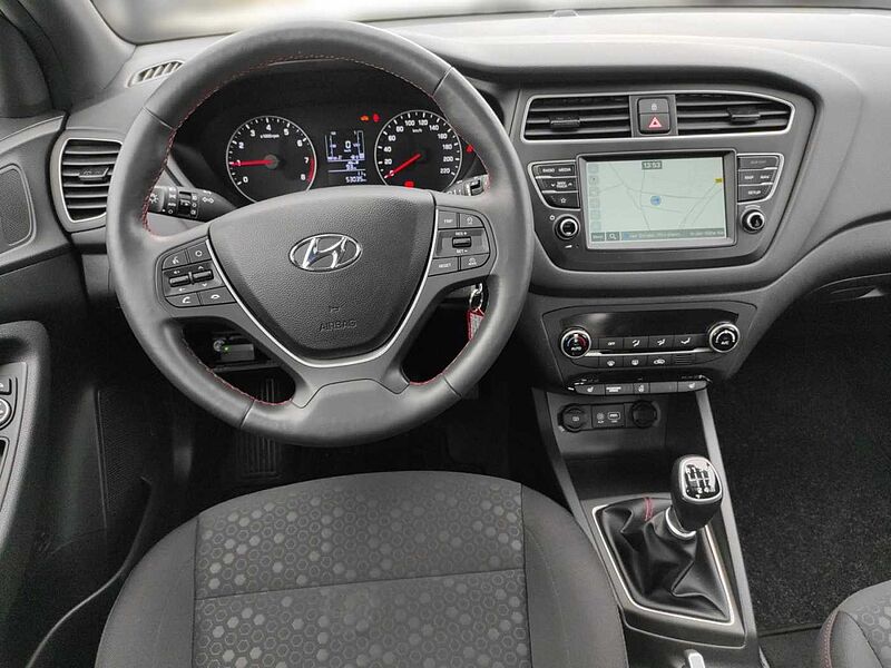 Hyundai i20 1.0 Style Navigation, Kamera, Panoramadach, Sitzheizung