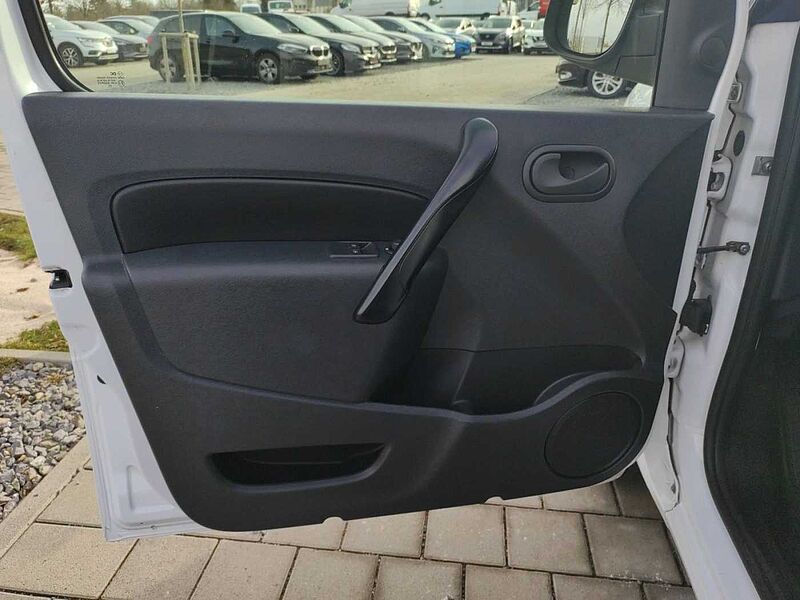 Nissan NV250 2,2t L2, Navi, Rückfahrkamera Comfort